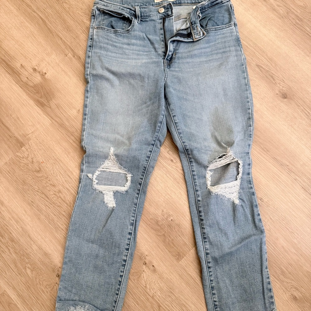 Levi’s 724 High Rise Straight Crop Light Blue Distressed Women’s Jeans